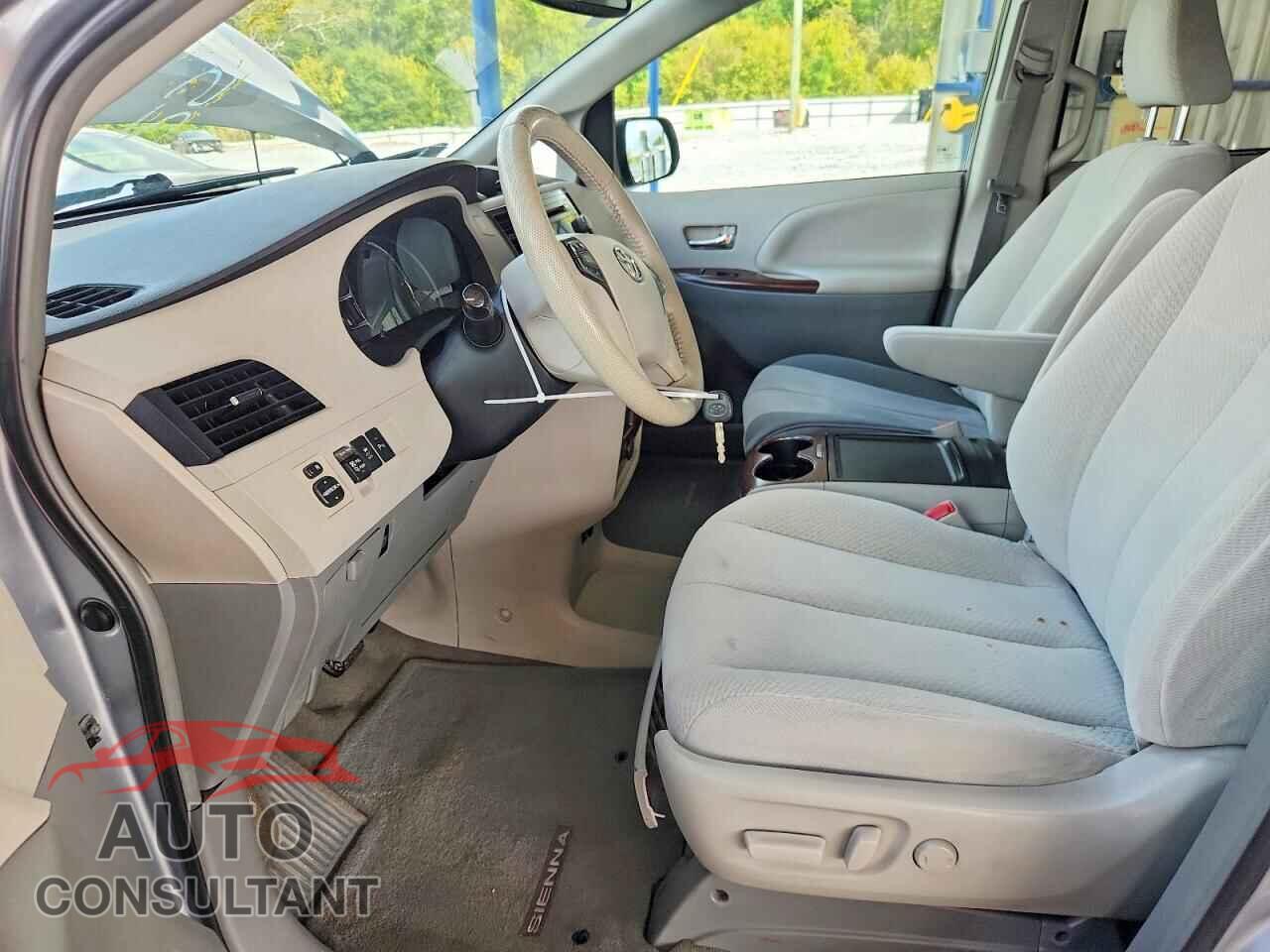 TOYOTA SIENNA 2012 - 5TDYK3DC4CS257103