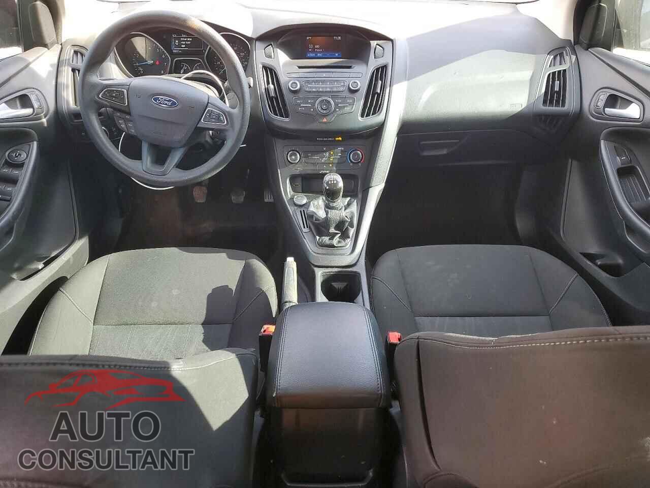 FORD FOCUS 2015 - 1FADP3F28FL230731