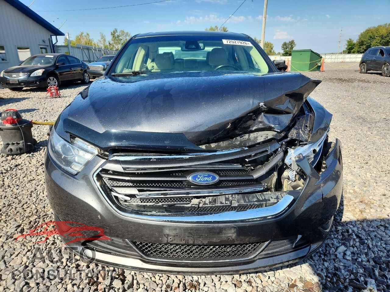 FORD TAURUS 2018 - 1FAHP2F86JG126143