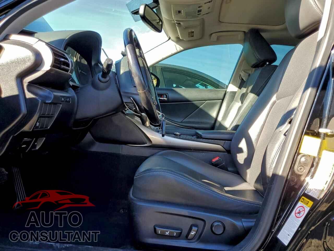 LEXUS IS 2016 - JTHBA1D23G5002117
