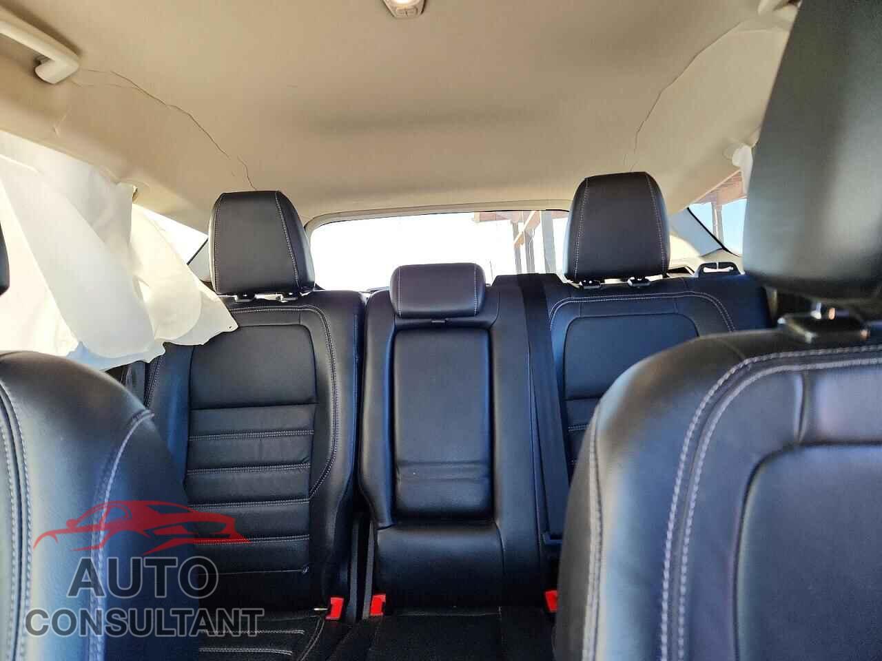 FORD ESCAPE 2017 - 1FMCU9J93HUD96279