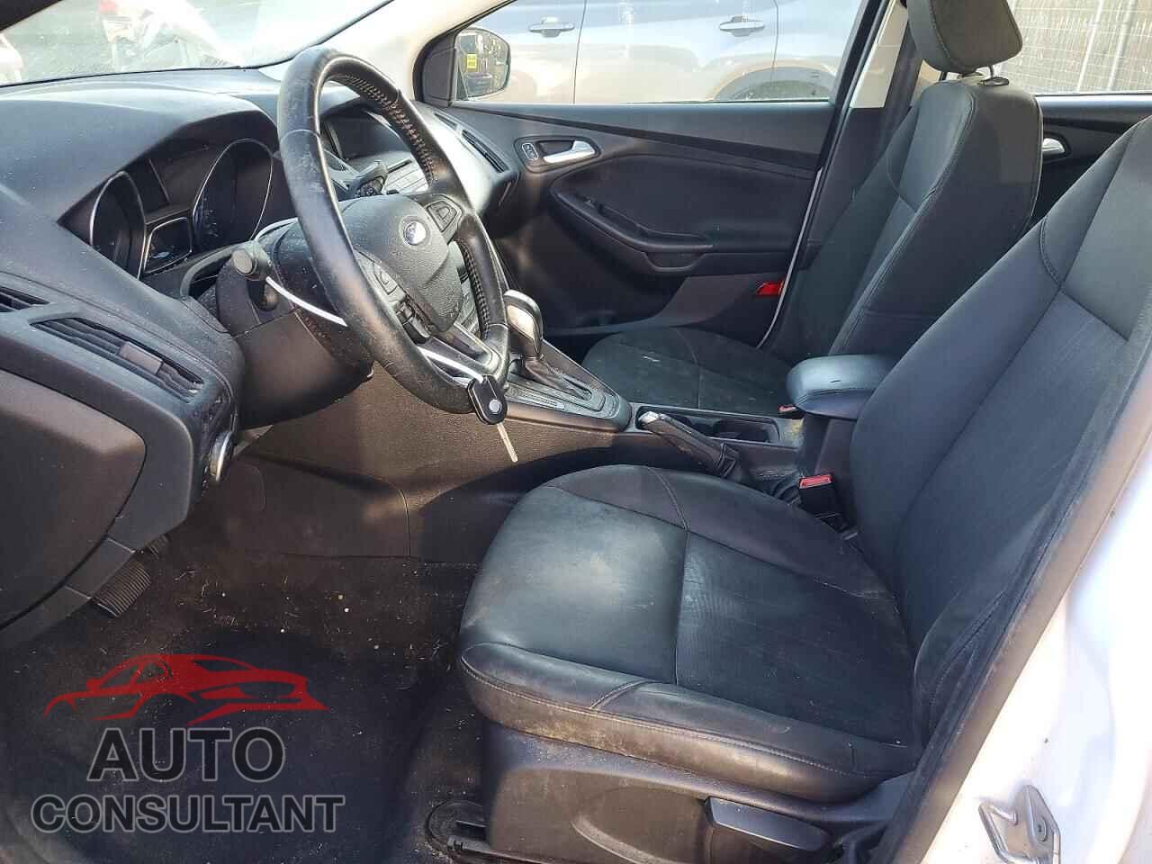 FORD FOCUS 2015 - 1FADP3K28FL357937