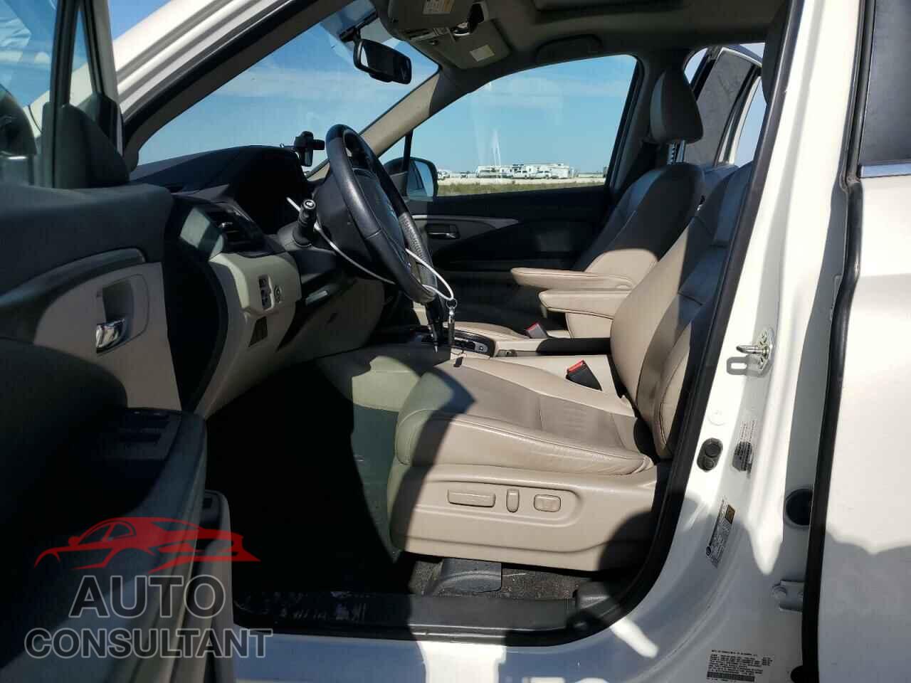 HONDA PILOT 2017 - 5FNYF6H52HB003256