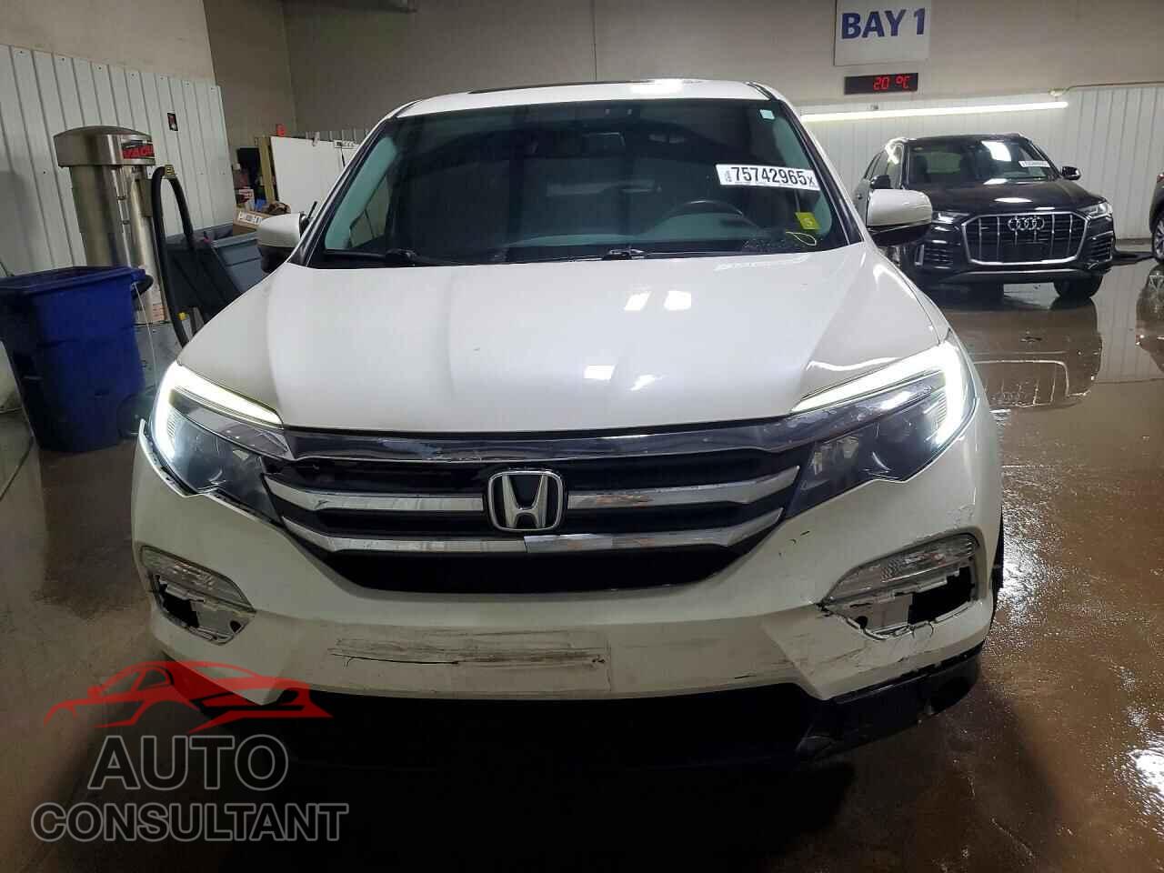 HONDA PILOT 2017 - 5FNYF6H75HB089308