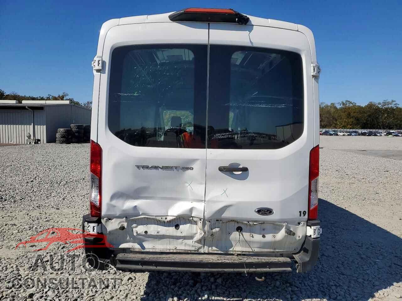 FORD TRANSIT 2019 - 1FTYR2CM4KKB83512