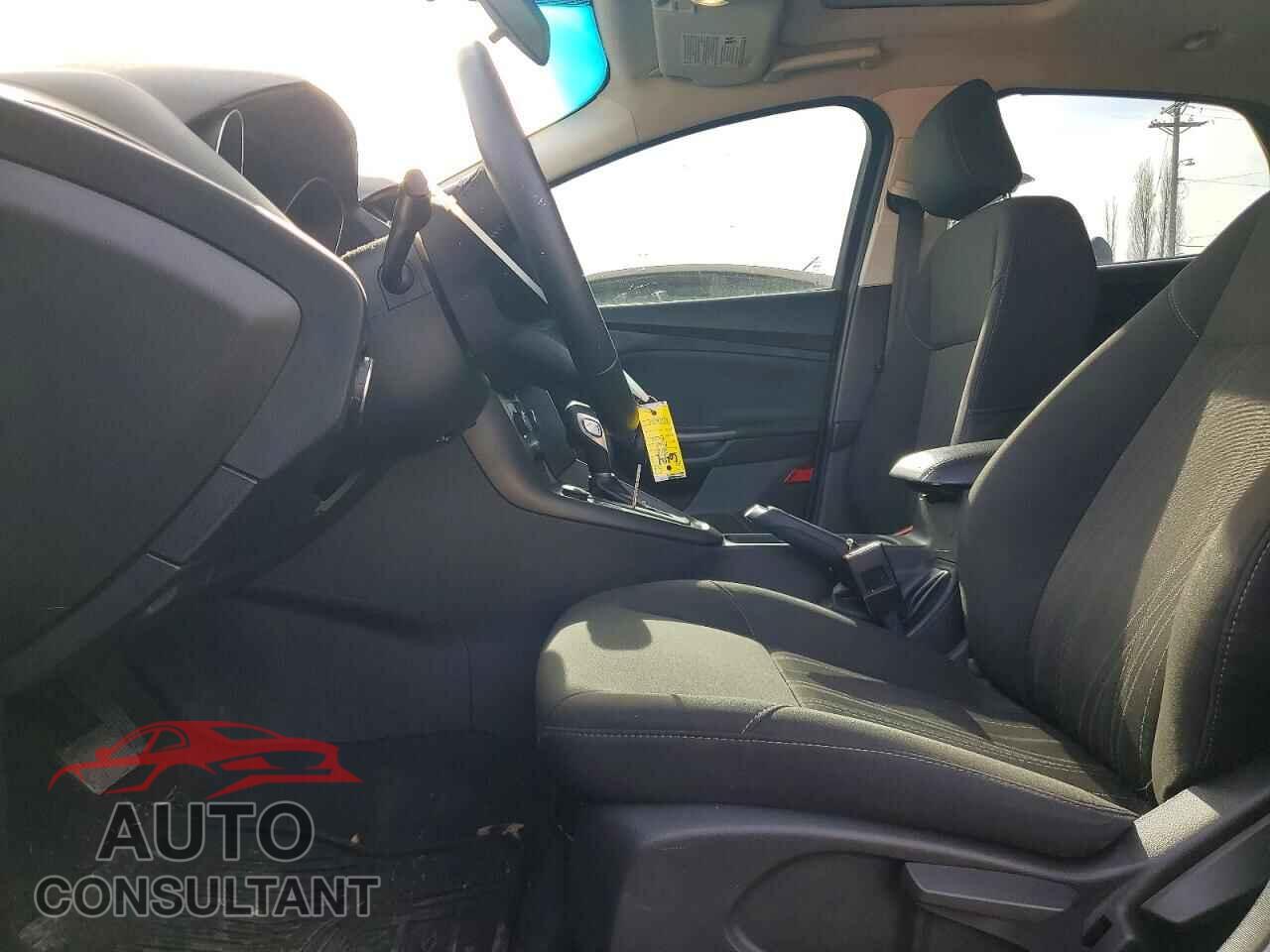 FORD FOCUS 2018 - 1FADP3M27JL323218