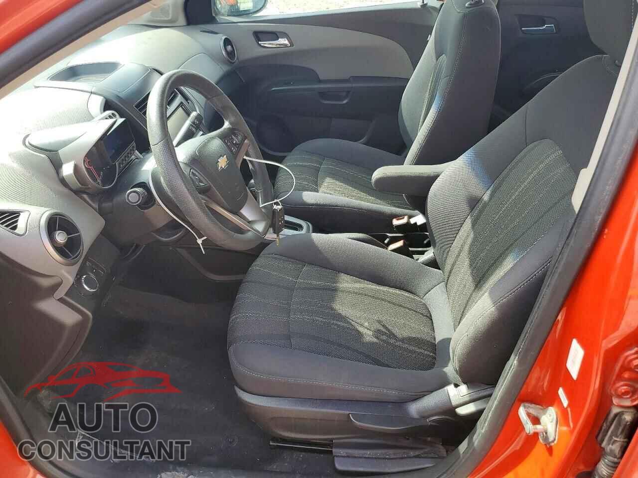 CHEVROLET SONIC 2013 - 1G1JC5SH6D4106603