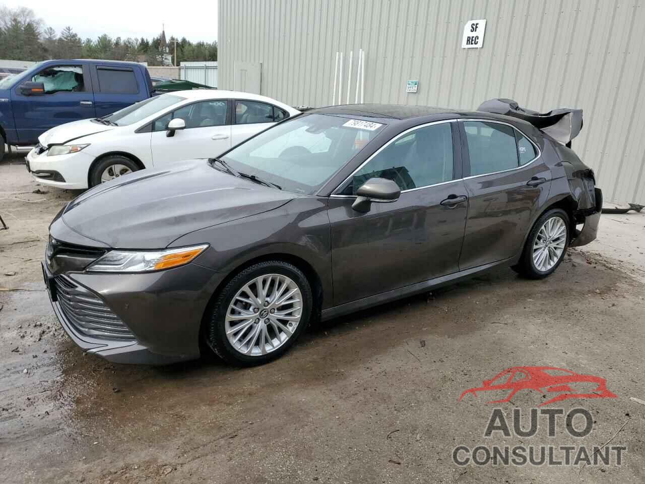 TOYOTA CAMRY 2018 - 4T1B11HK1JU515015