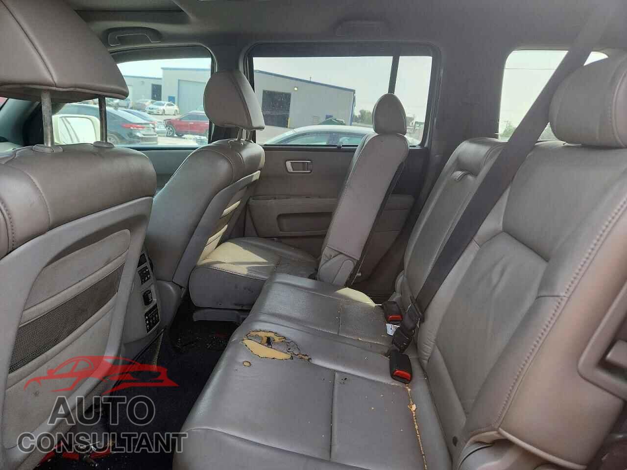 HONDA PILOT 2011 - 5FNYF4H95BB081237