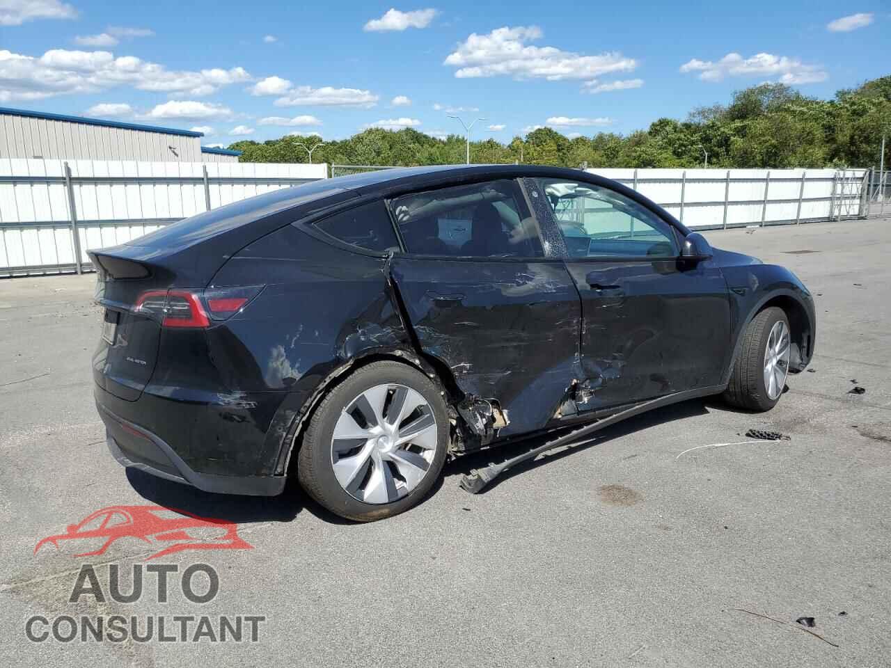 TESLA MODEL Y 2021 - 5YJYGAEE8MF146100
