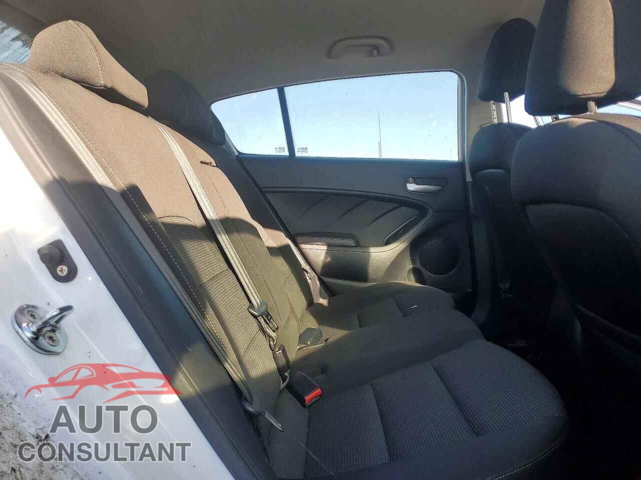 KIA FORTE 2017 - KNAFK5A85H5690975