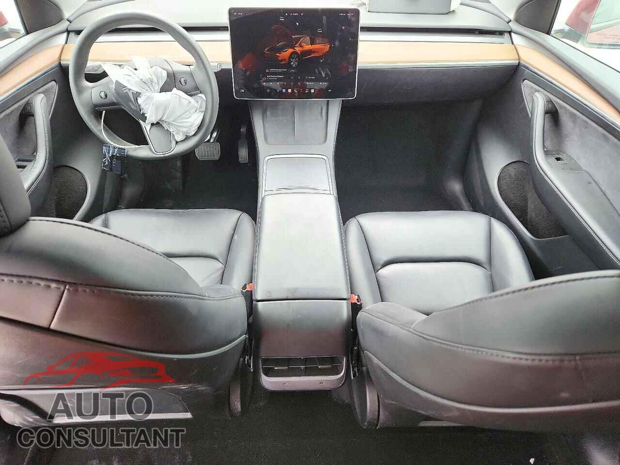 TESLA MODEL Y 2024 - 7SAYGAEE8RF005683