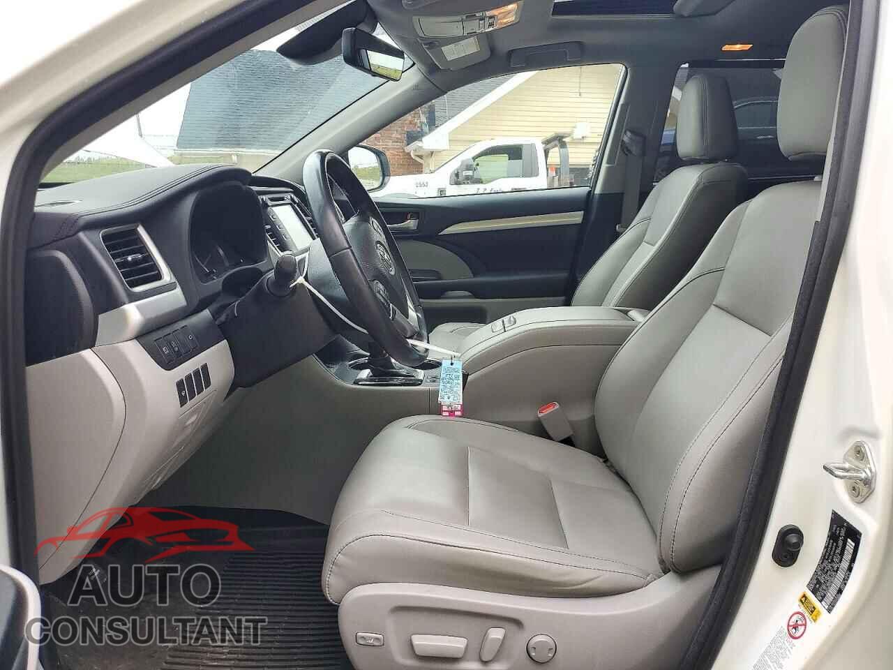 TOYOTA HIGHLANDER 2018 - 5TDJZRFHXJS906537