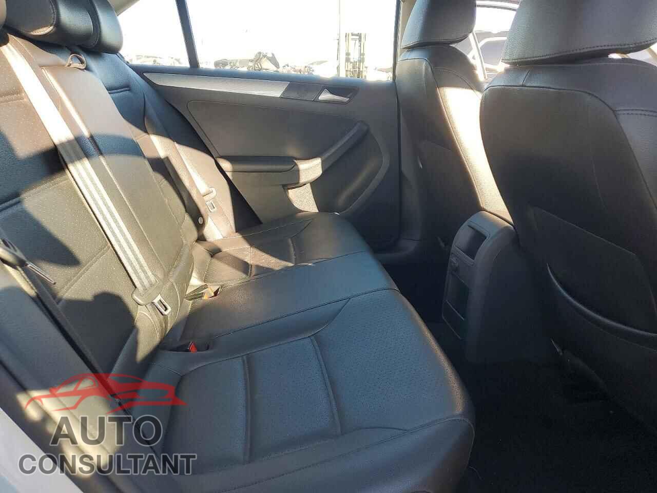 VOLKSWAGEN JETTA 2017 - 3VWDB7AJ7HM355183