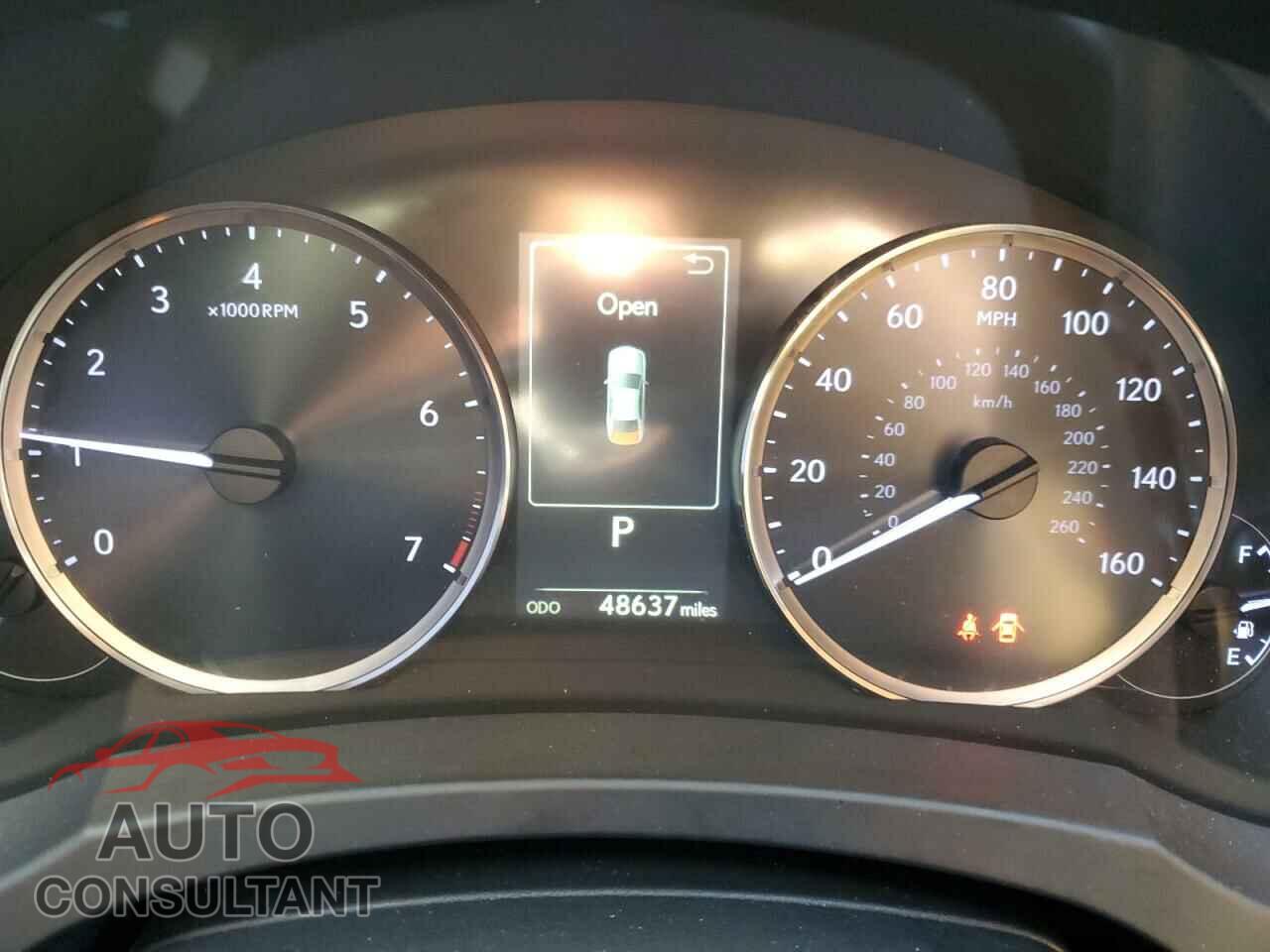 LEXUS IS 2018 - JTHC81D27J5033359