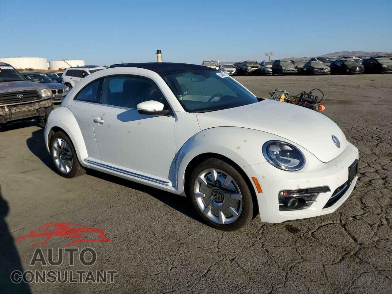 VOLKSWAGEN BEETLE 2019 - 3VWJD7AT3KM716429