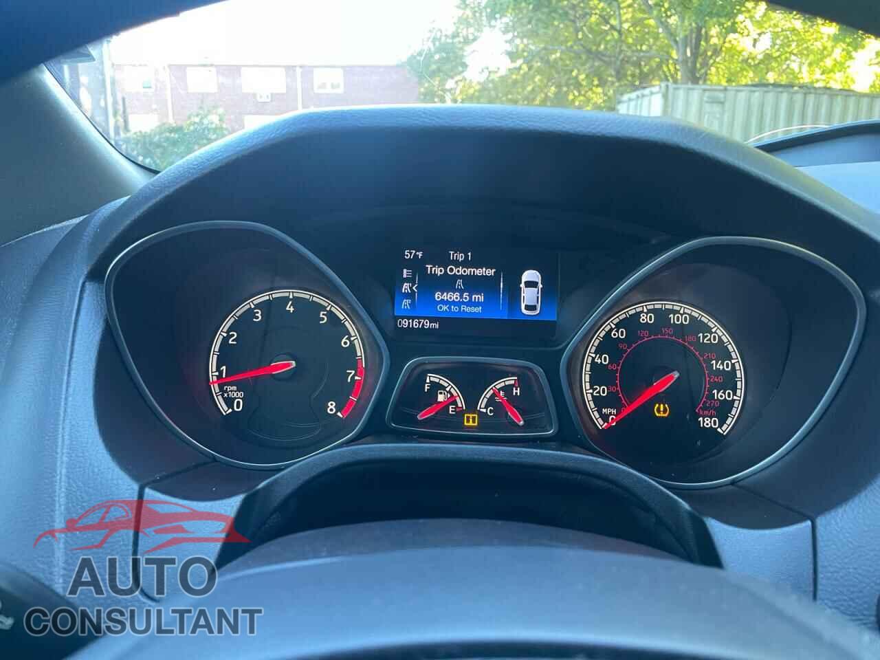 FORD FOCUS 2018 - 1FADP3L99JL213446