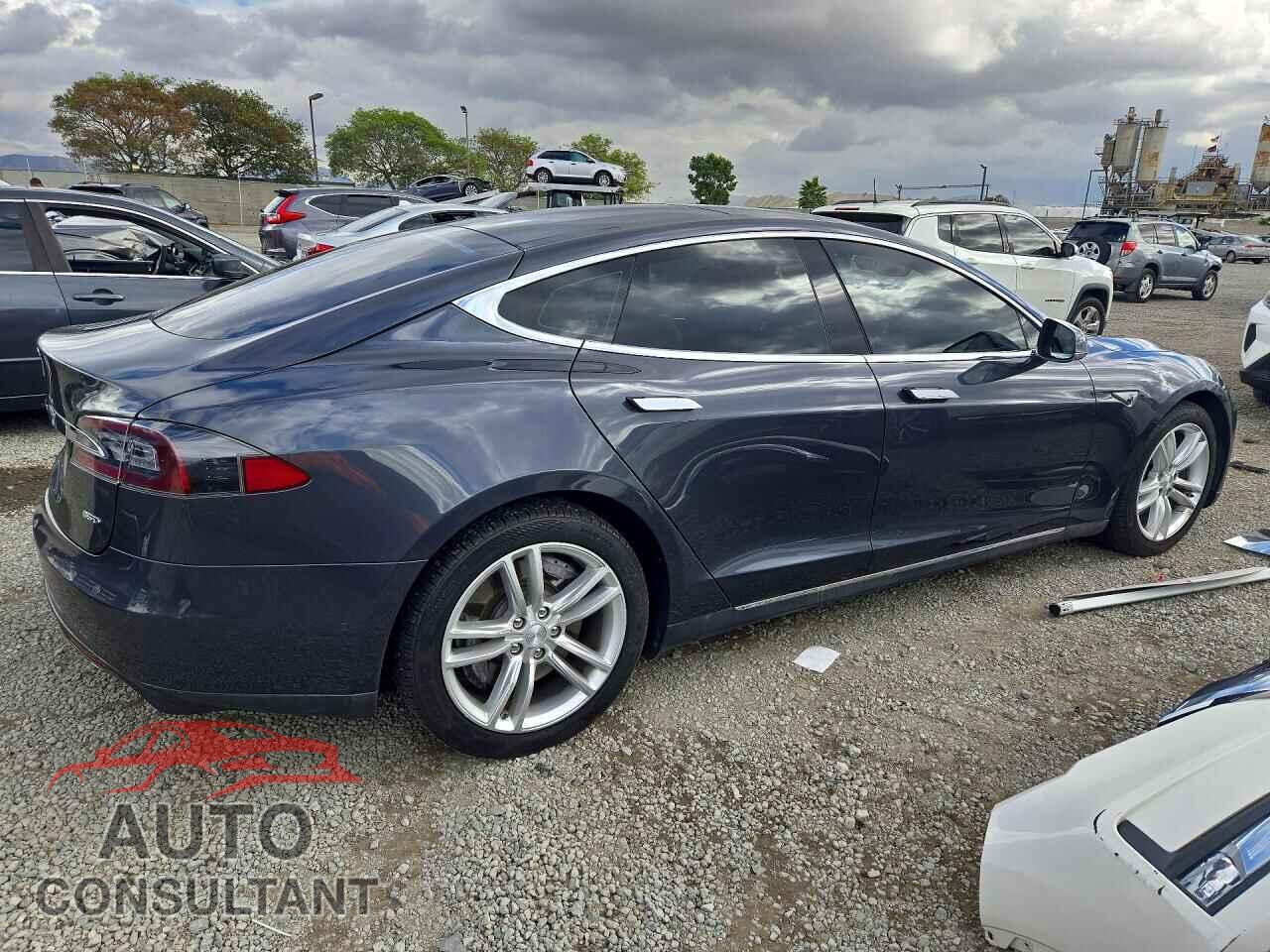 TESLA MODEL S 2015 - 5YJSA1H24FF096839