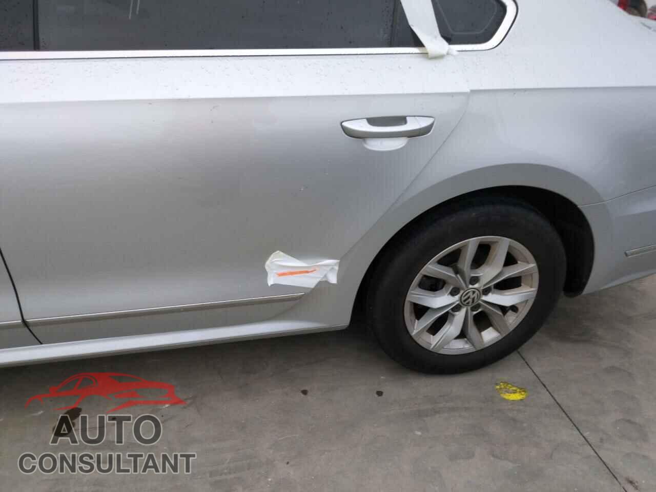 VOLKSWAGEN PASSAT 2017 - 1VWAT7A32HC045767