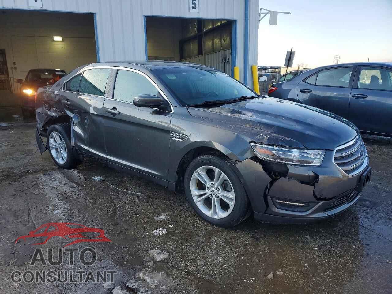 FORD TAURUS 2018 - 1FAHP2E83JG123038