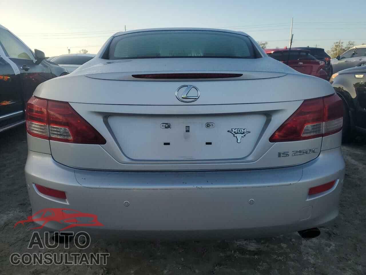 LEXUS IS 2012 - JTHFF2C21C2526551