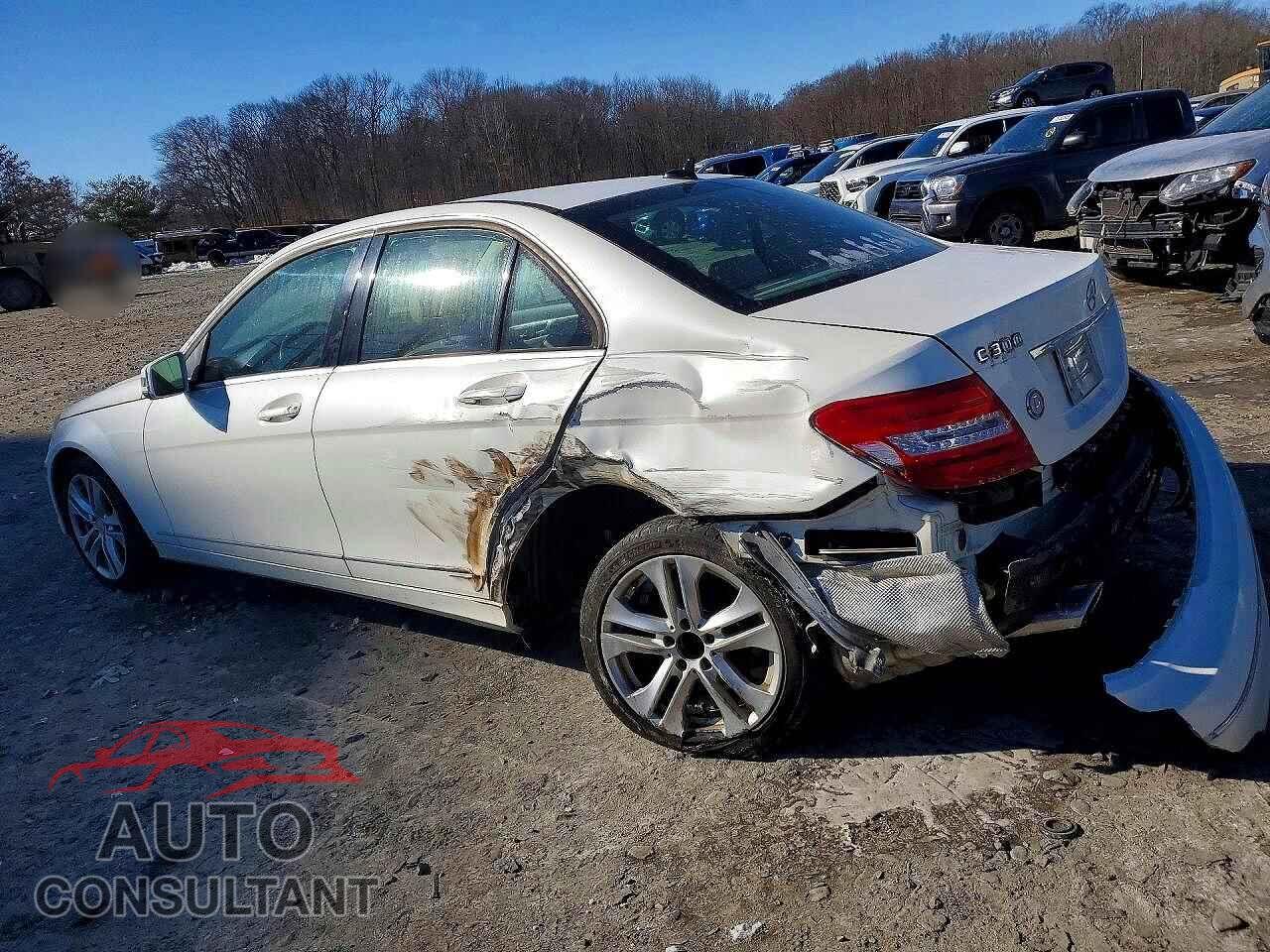 MERCEDES-BENZ C-CLASS 2012 - WDDGF8BB1CA601741