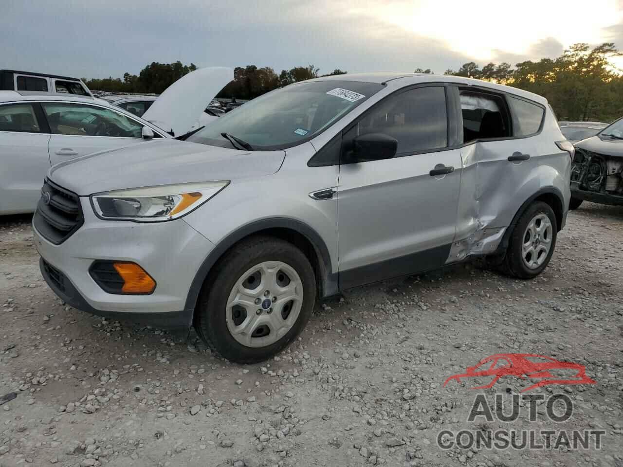 FORD ESCAPE 2017 - 1FMCU0F77HUB66456
