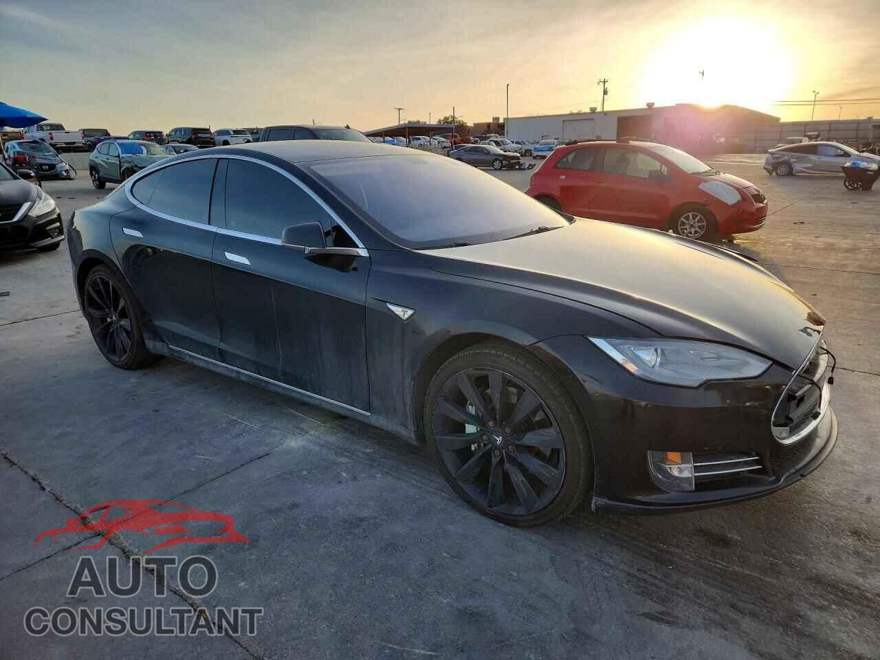 TESLA MODEL S 2014 - 5YJSA1H15EFP52715