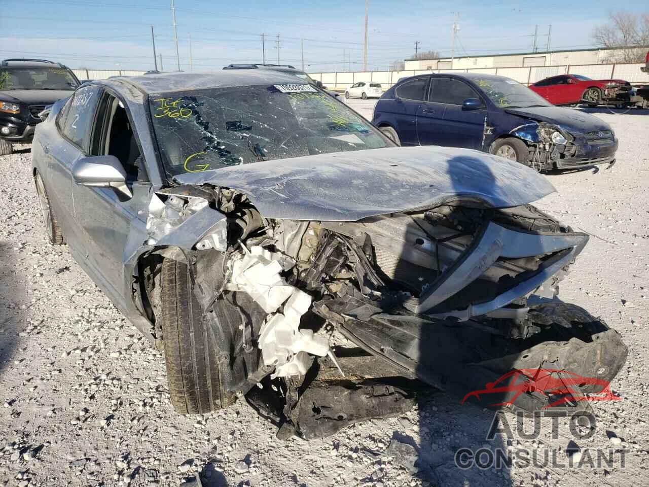 TOYOTA CAMRY 2018 - 4T1B11HK4JU107222