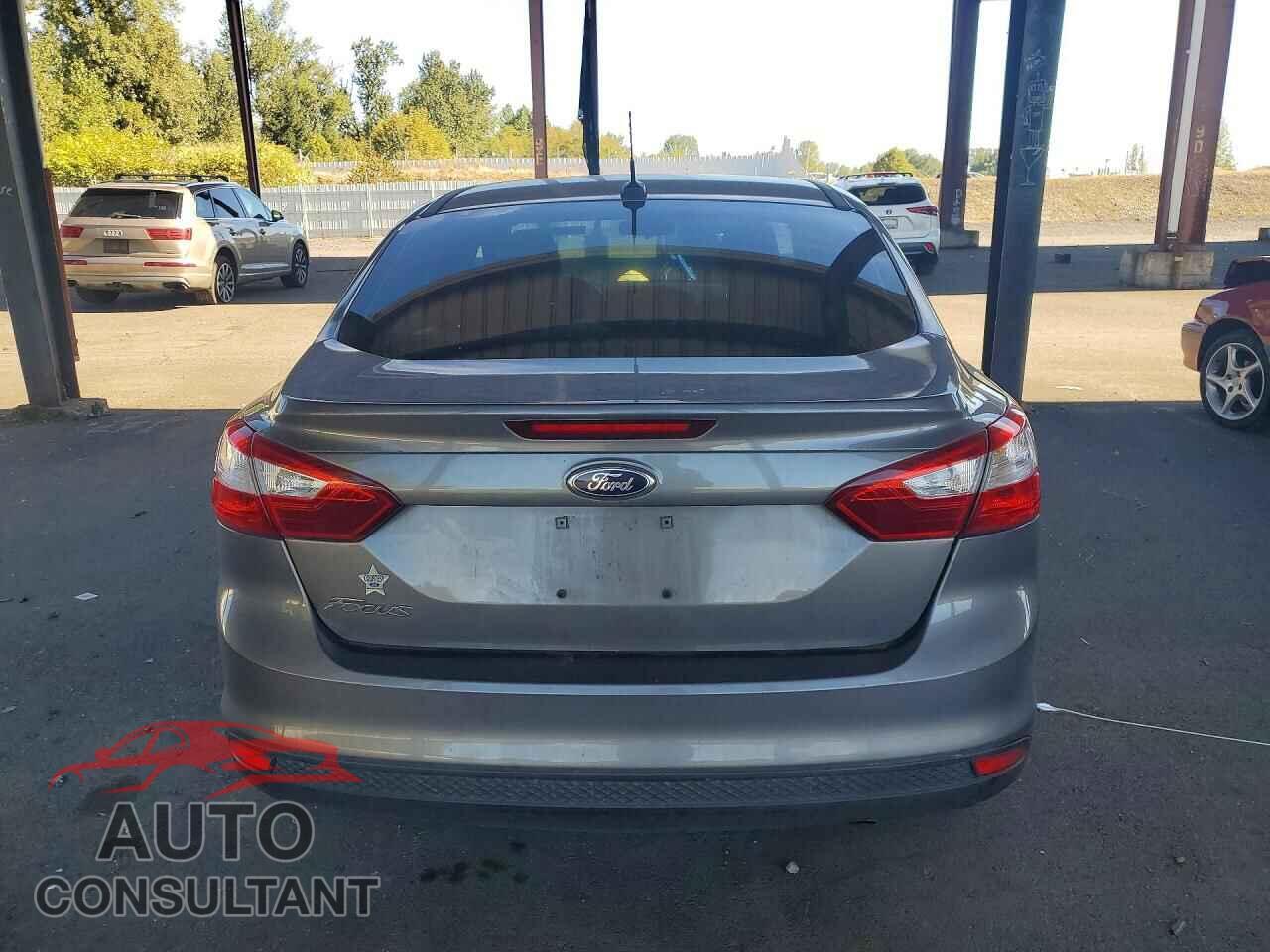 FORD FOCUS 2014 - 1FADP3E28EL225044