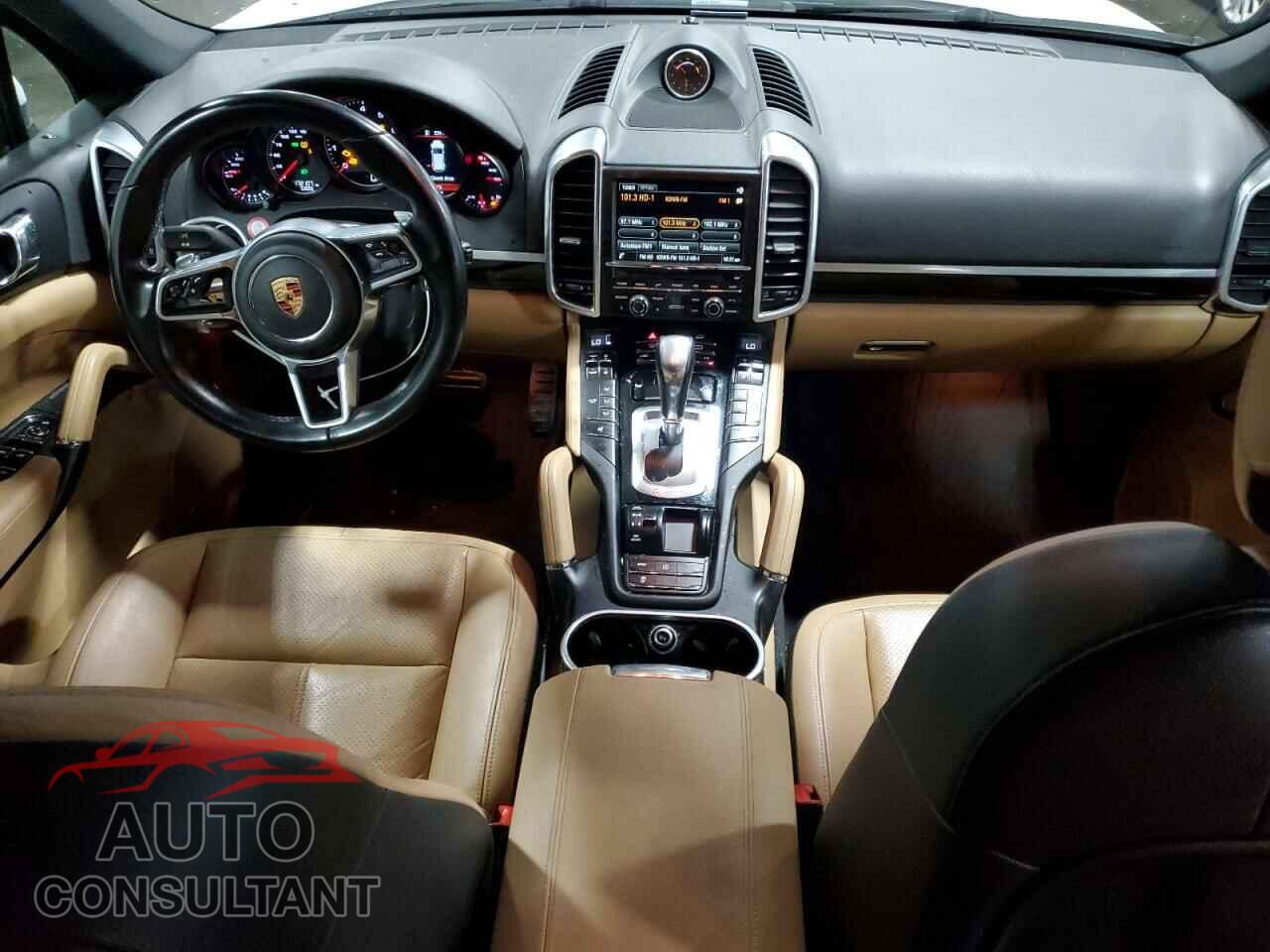 PORSCHE CAYENNE 2016 - WP1AA2A26GKA15452