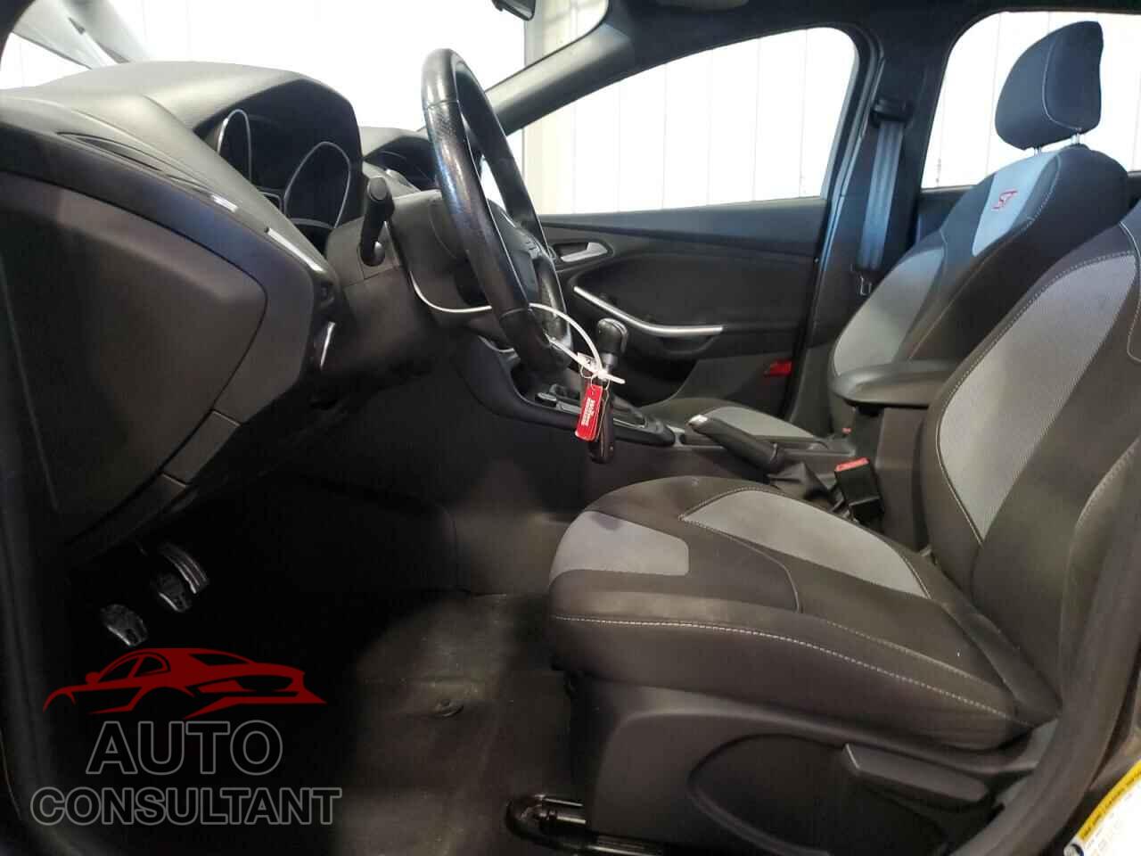 FORD FOCUS 2017 - 1FADP3L94HL322052