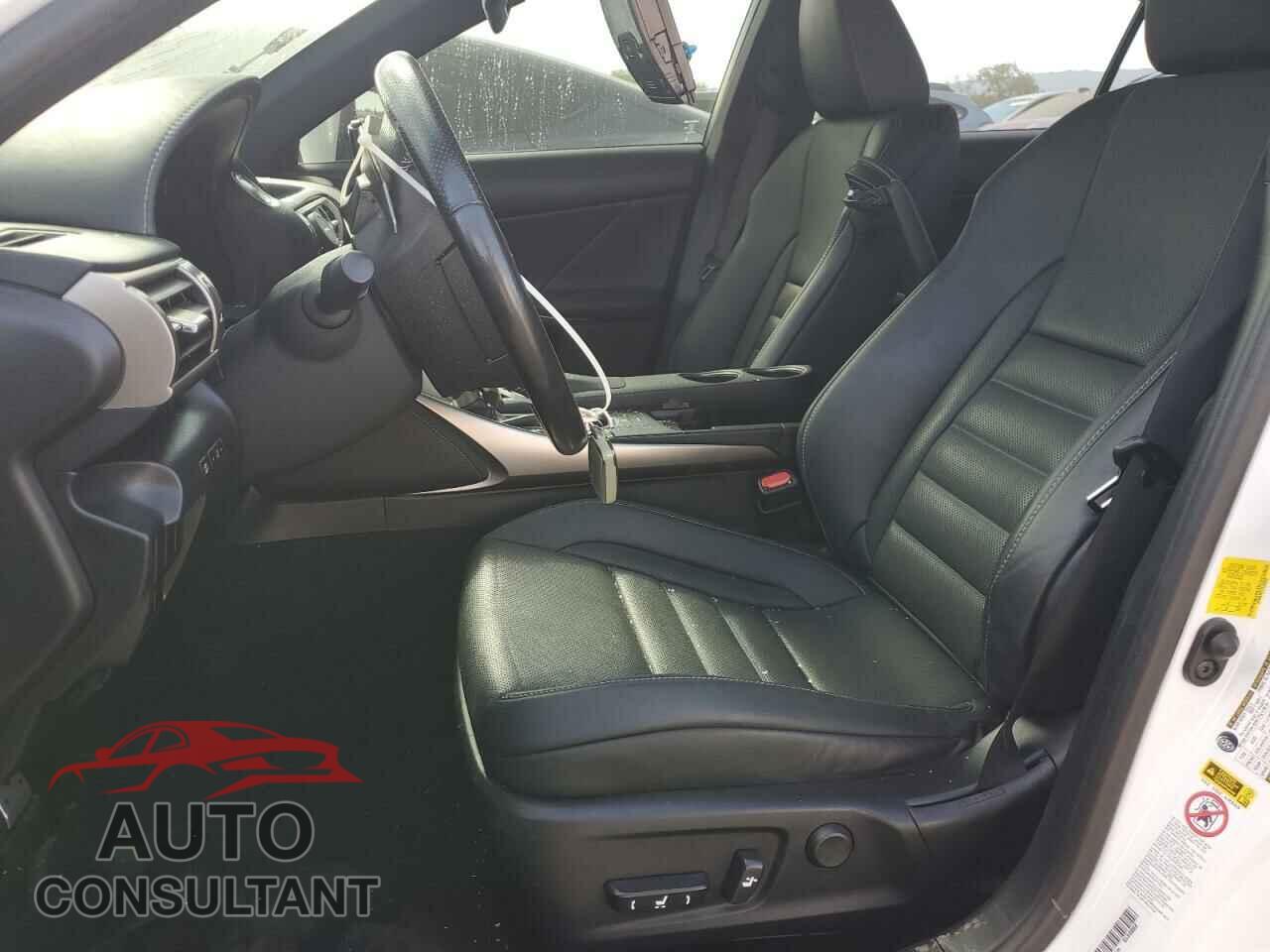 LEXUS IS 2016 - JTHBA1D21G5036055