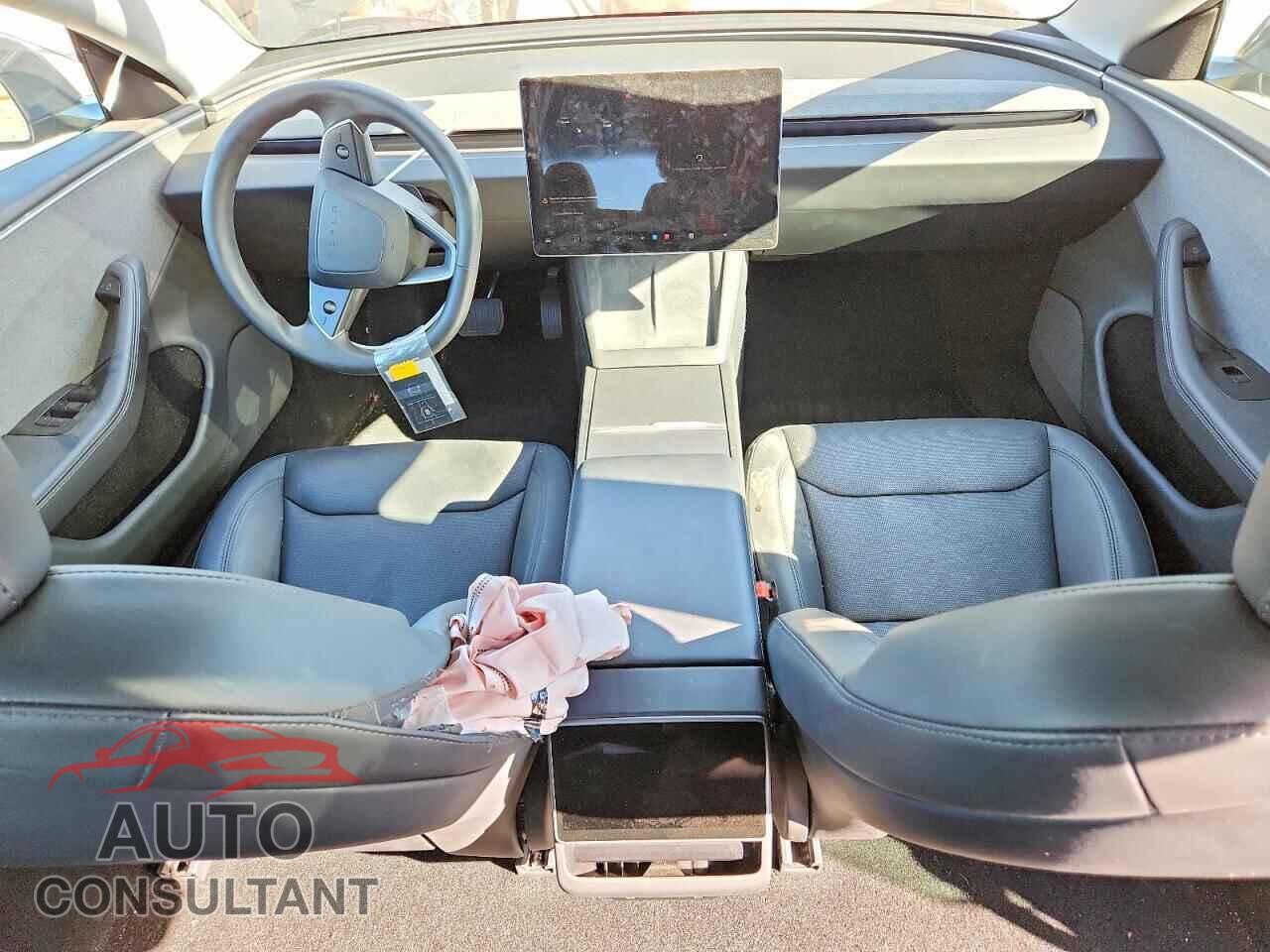 TESLA MODEL 3 2024 - 5YJ3E1EA5RF745363