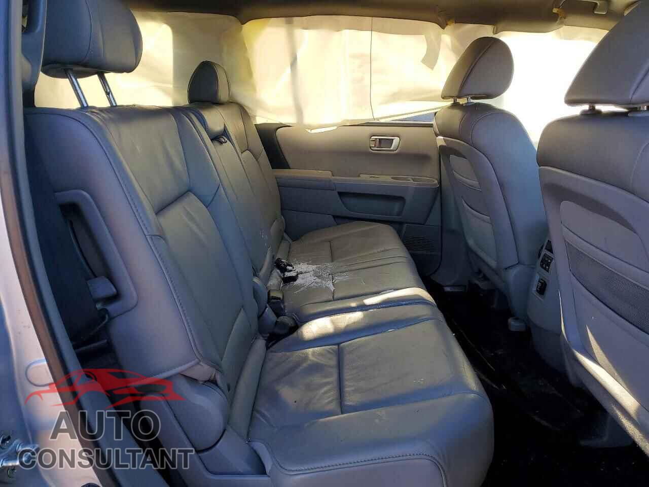 HONDA PILOT 2009 - 5FNYF48589B006832