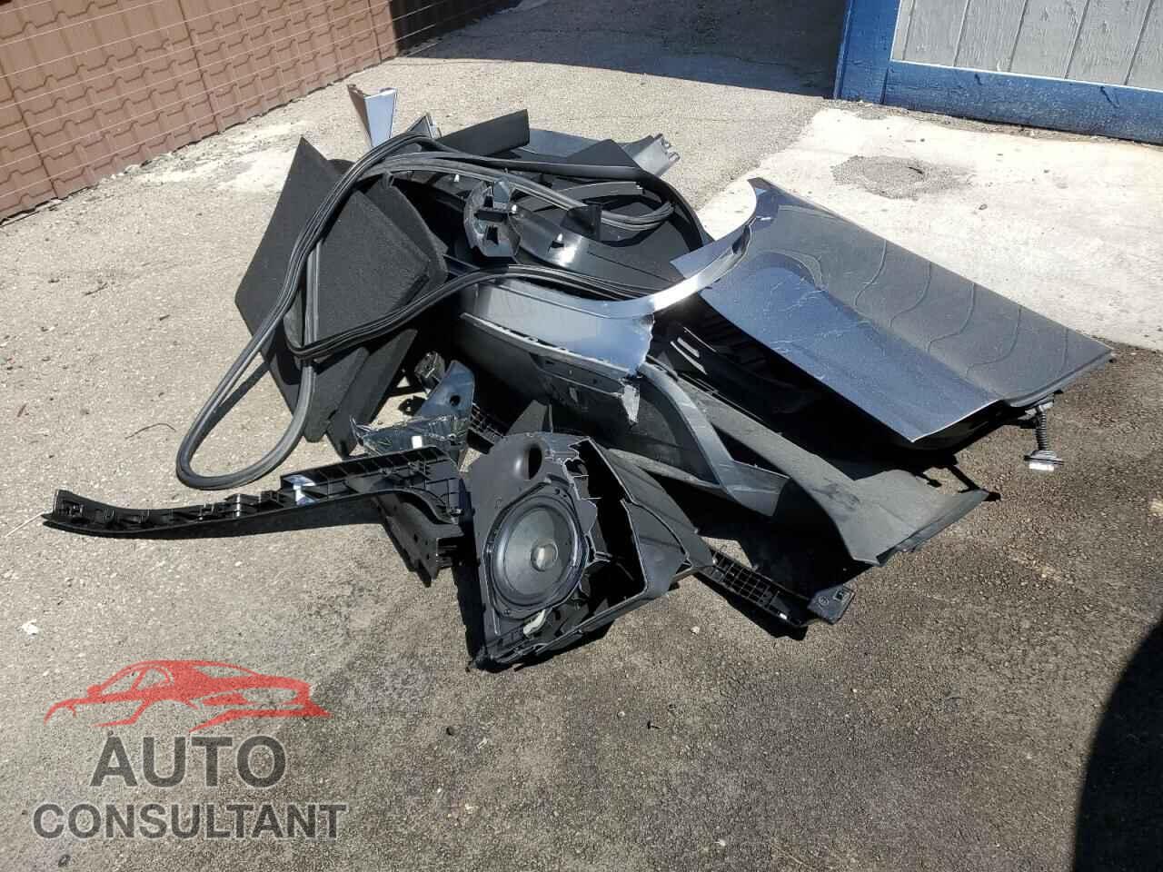 TESLA MODEL Y 2024 - 7SAYGDEF5RF159357