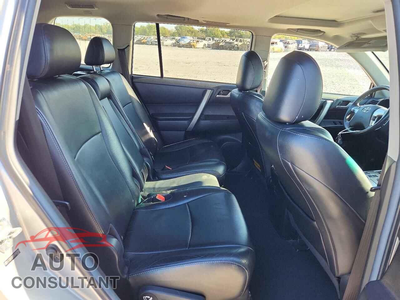 TOYOTA HIGHLANDER 2012 - 5TDBK3EH5CS097930