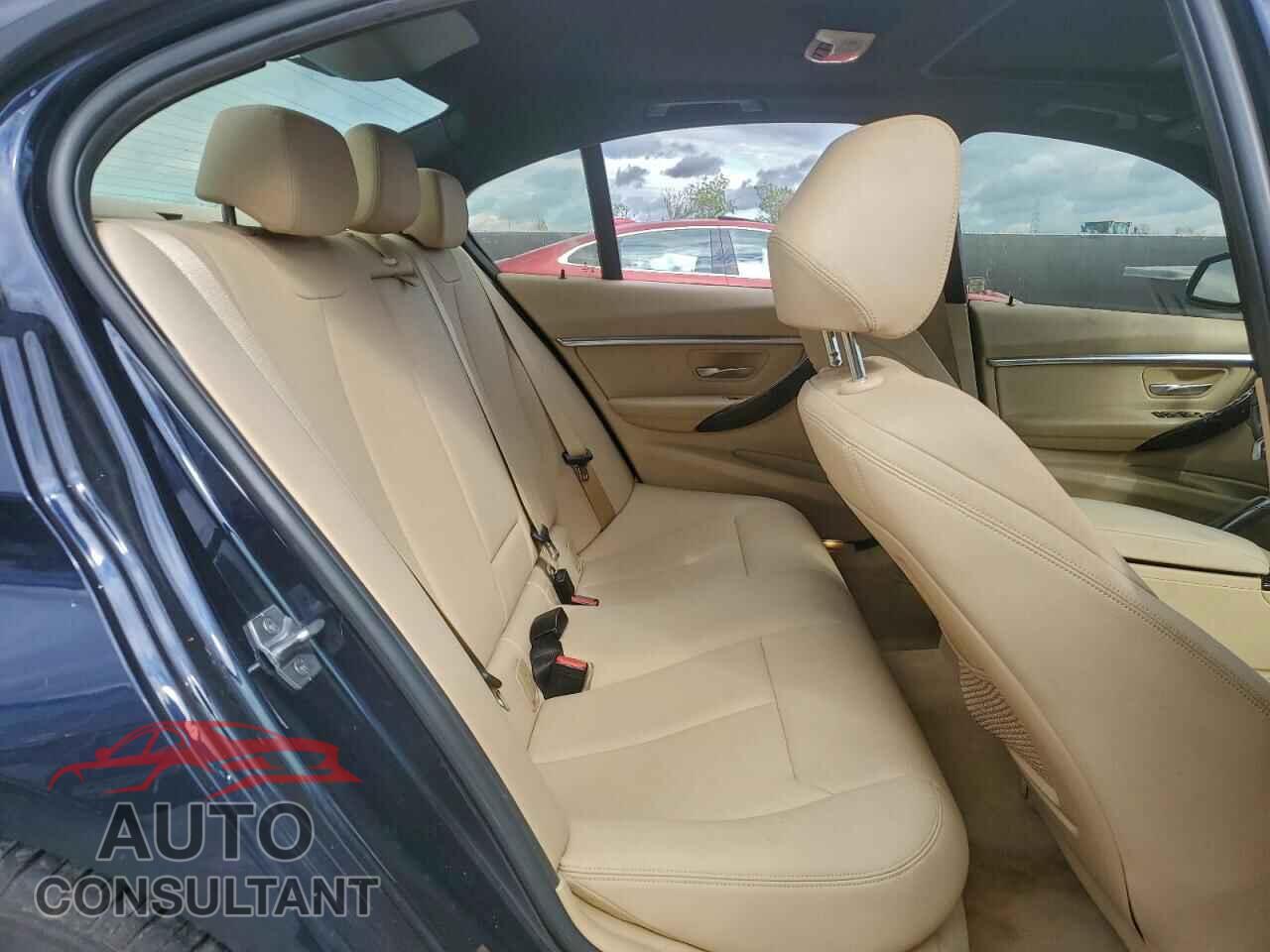 BMW 3 SERIES 2016 - WBA8E3G51GNU05592