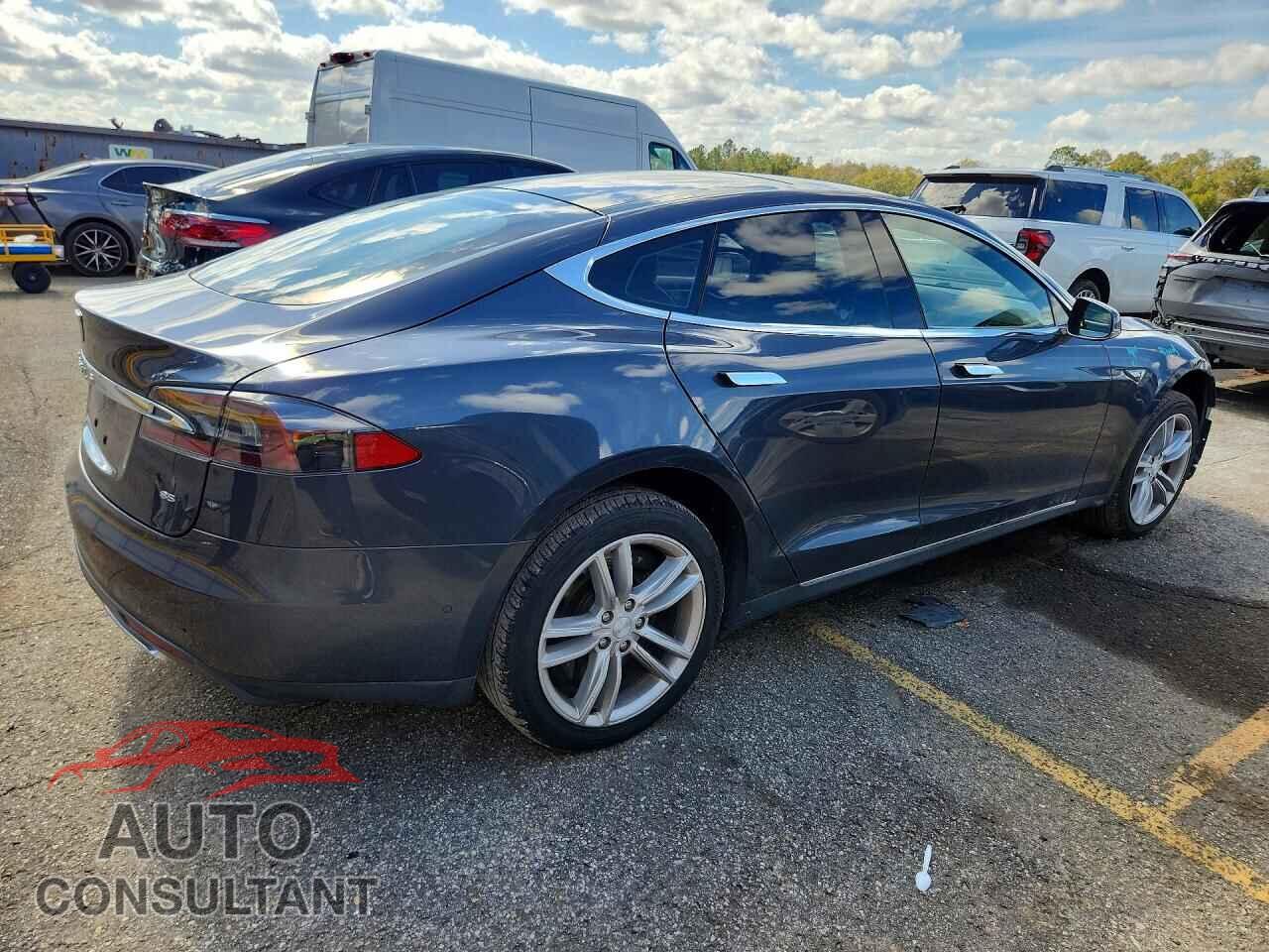 TESLA MODEL S 2015 - 5YJSA1E10FF116595