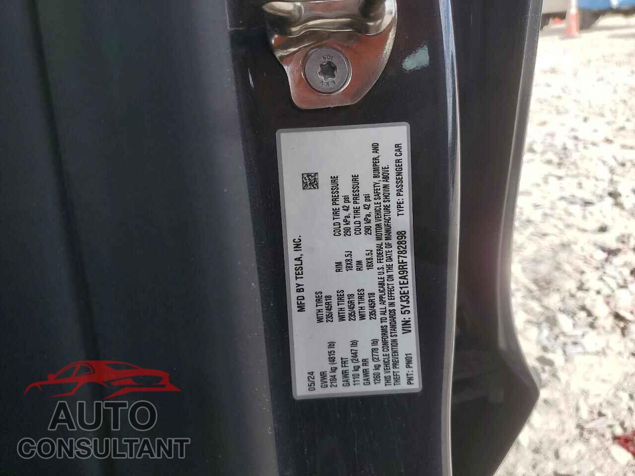 TESLA MODEL 3 2024 - 5YJ3E1EA9RF782898