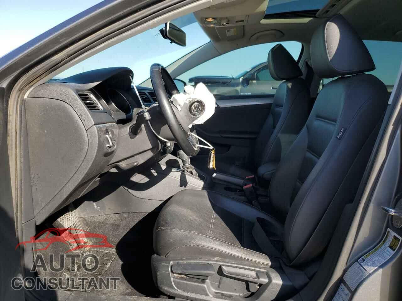 VOLKSWAGEN JETTA 2017 - 3VWDB7AJ2HM413510
