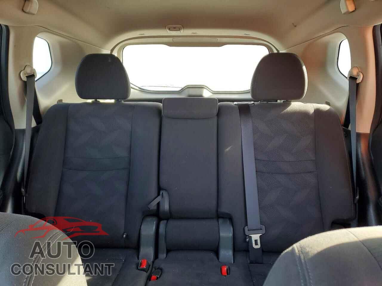 NISSAN ROGUE 2015 - KNMAT2MV5FP590547