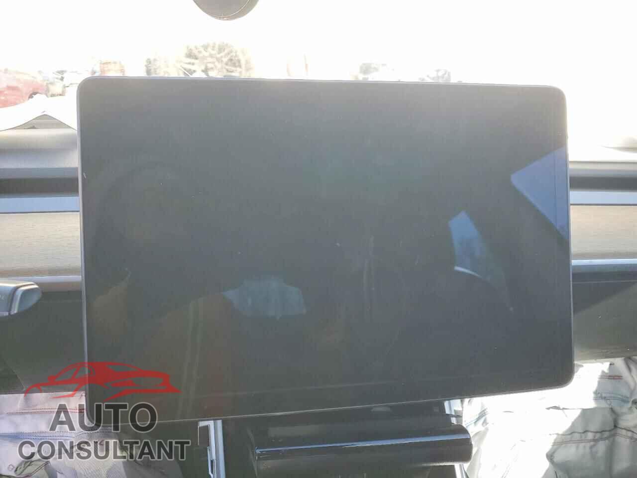 TESLA MODEL 3 2019 - 5YJ3E1EB5KF199663