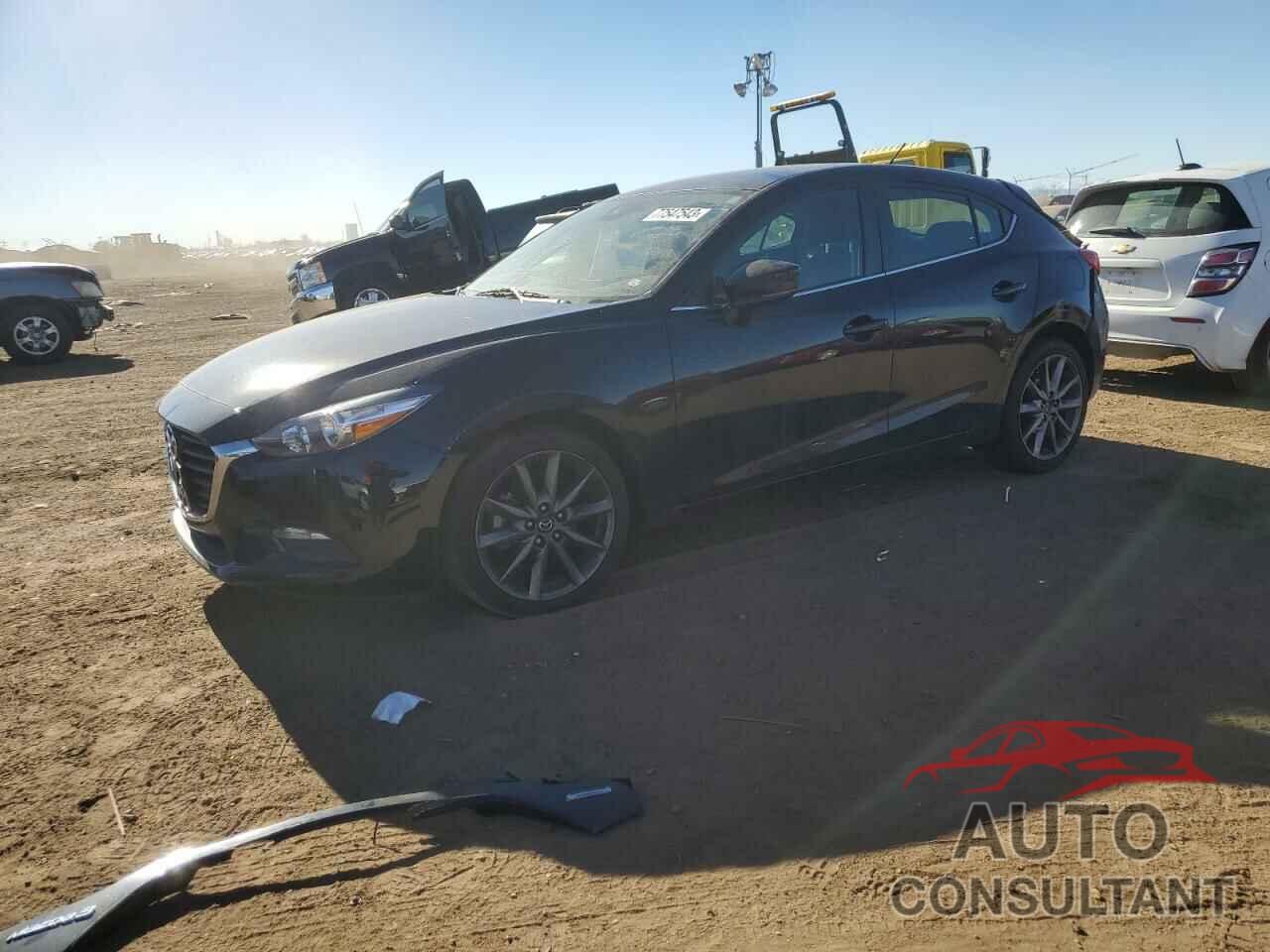 MAZDA 3 2018 - 3MZBN1L38JM276086