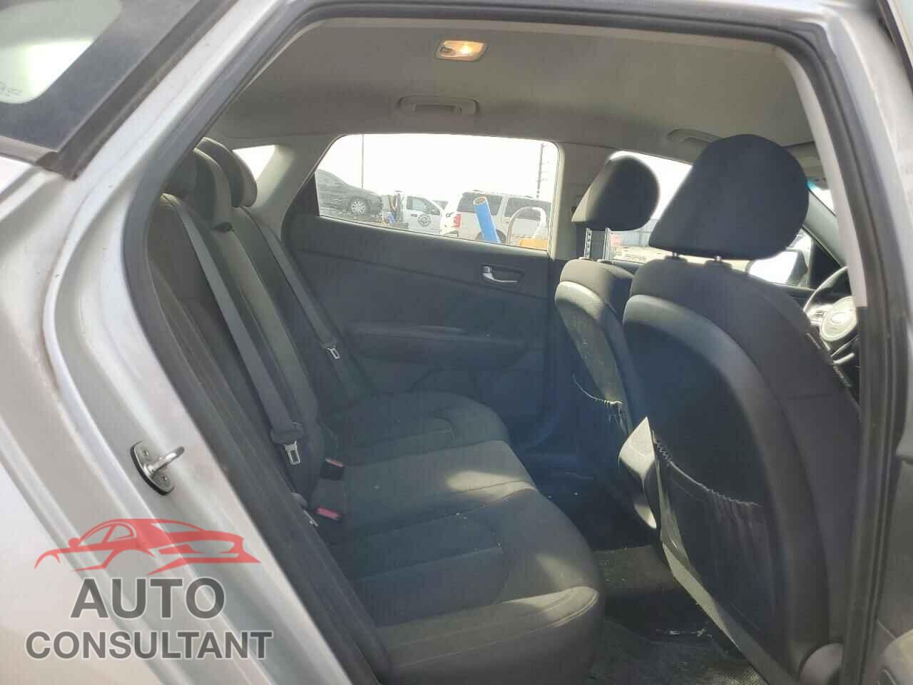 KIA OPTIMA 2017 - KNAGT4L35H5162222