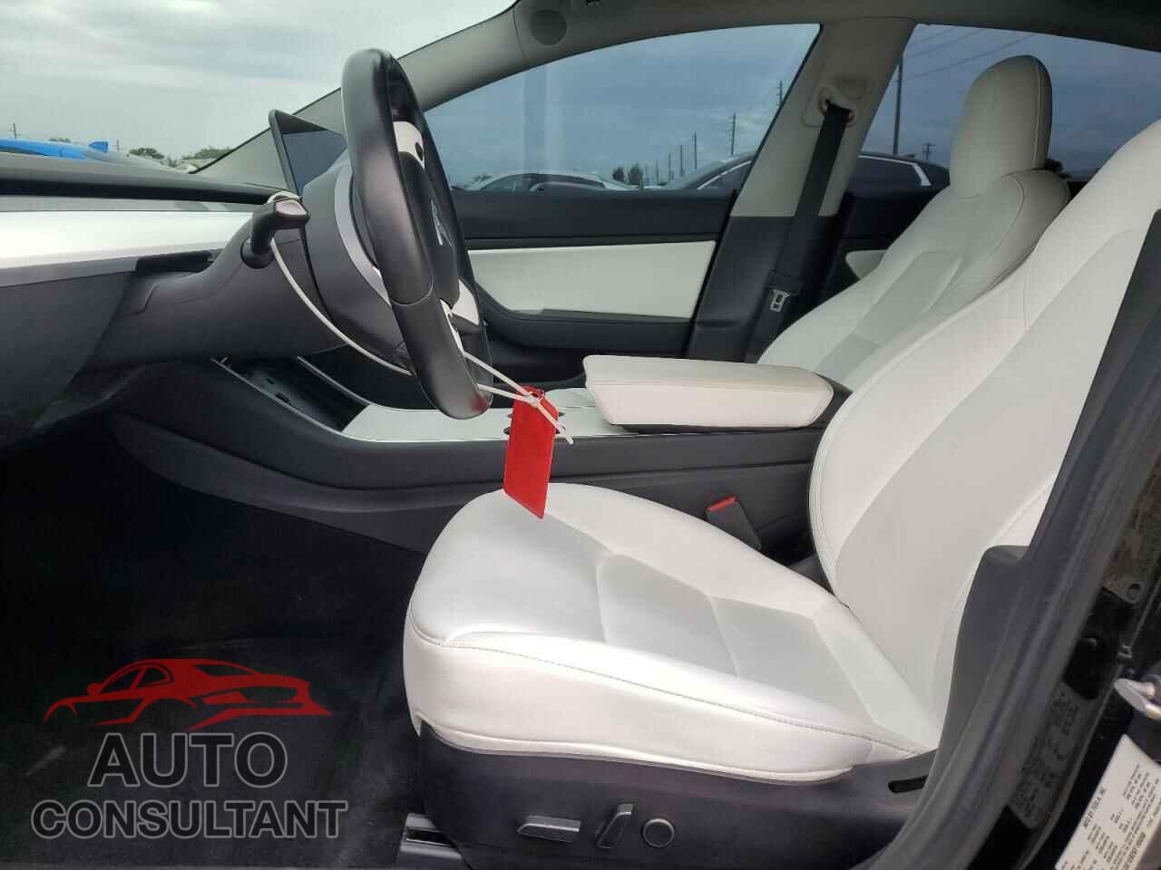 TESLA MODEL 3 2019 - 5YJ3E1EB2KF195098