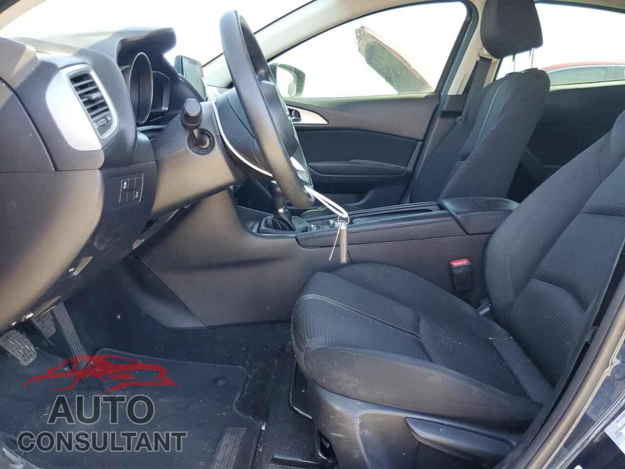MAZDA 3 2018 - 3MZBN1U74JM205369