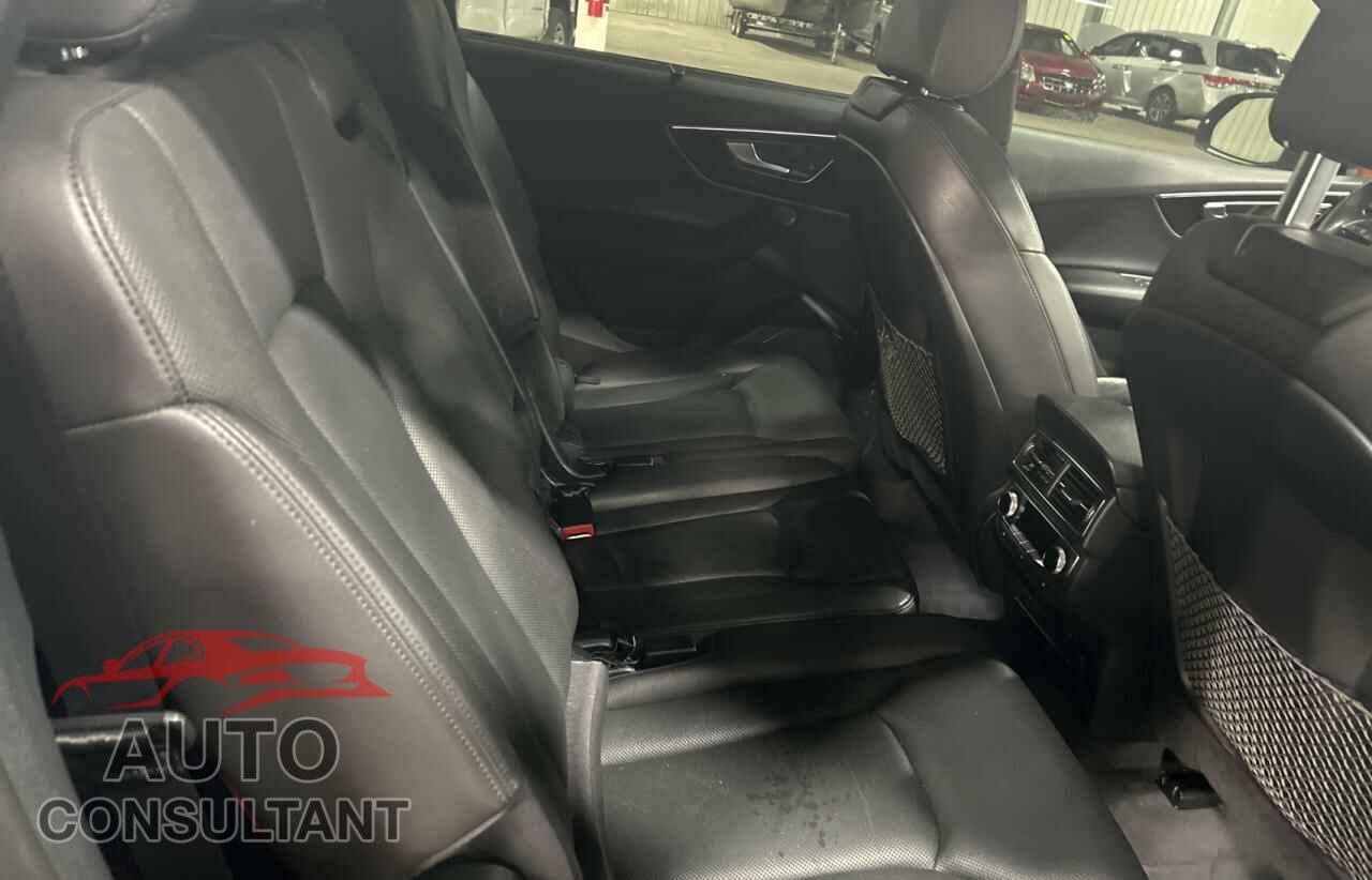 AUDI Q7 2017 - WA1VAAF76HD028381