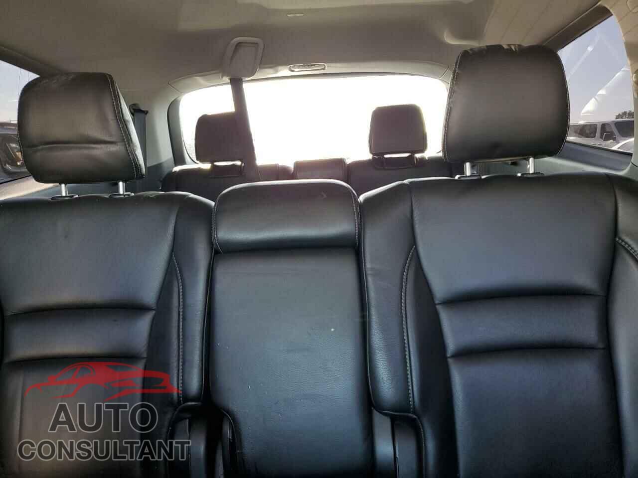 HONDA PILOT 2017 - 5FNYF5H30HB034840