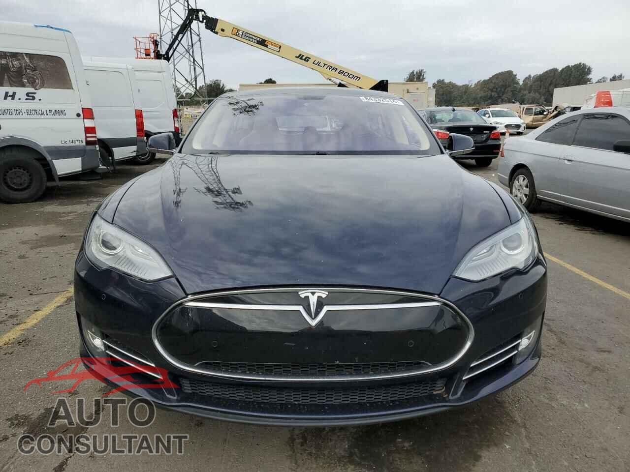 TESLA MODEL S 2013 - 5YJSA1CP8DFP21128
